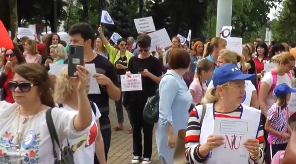 Majorare salarială de 45% și un bonus anual de 1.500 de lei, până în 2027, noua propunere a Guvernului pentru profesori