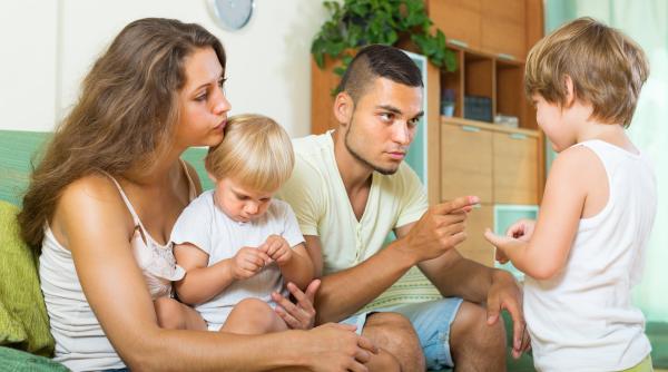 De ce pedepsele nu educă? Renunță să „pui la punct” copilul! Studiile arată ce-i faci de fapt dacă-i dai „o lecție” ca să nu mai facă „data viitoare”