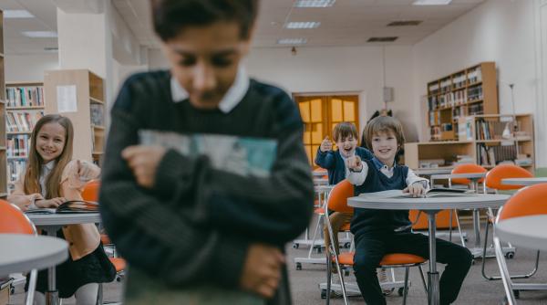  Momentul în care poreclele copiilor încep să fie bullying. Recomandări importante pentru a aborda această problemă