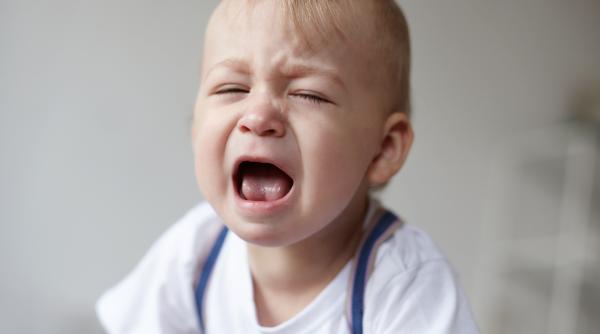 Ce crede ChatGPT despre pedepsirea copiilor când „plâng fără motiv”