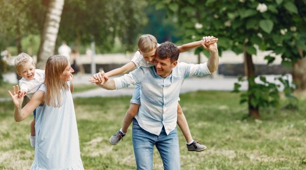 „Generația de Cristal”. Creștem copiii fragili? Sociologii și psihologii clarifică ce este mit și ce este realitate 