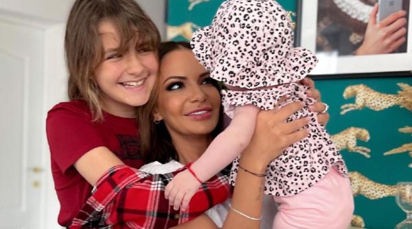 Andreea Antonescu își va boteza cea dea doua fiică: Cântăreața a ales un meniu excentric