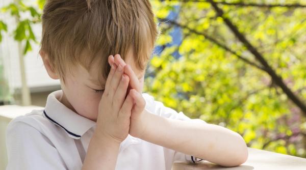 Nu mai forța copilul să-și ceară scuze! Psiholog: „Este de-a dreptul ineficient!” Ce poți face în schimb? 