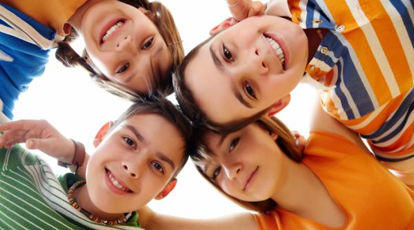 Studiu: 7 din 10 părinți se simt stresați de vacanțele școlare