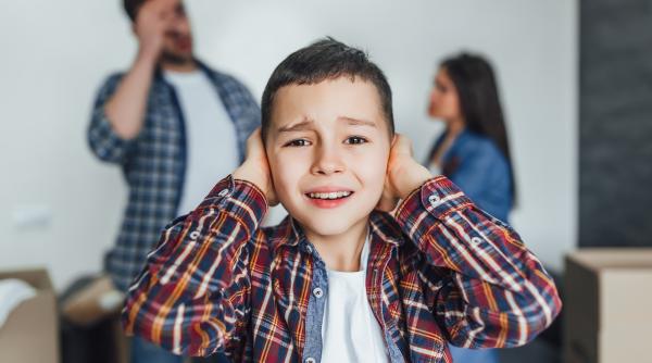 Nu îți mai critica partenerul în fața copiilor! Are un impact devastator asupra micuților tăi