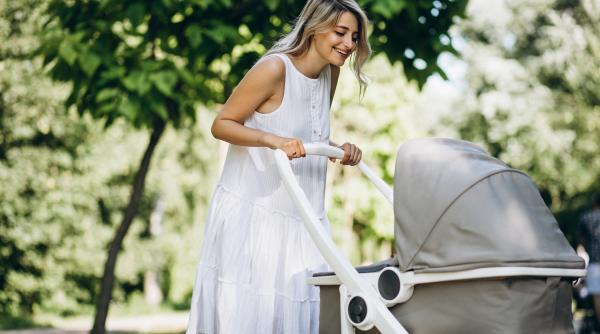 NU mai acoperi căruciorul bebelușului cu o pătură sau cearceaf pentru a-l proteja de soare! Ce a arătat un experiment