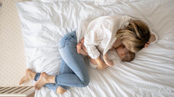 Bed Sharing sau co-sleeping. Unde ar trebui să doarmă copilul