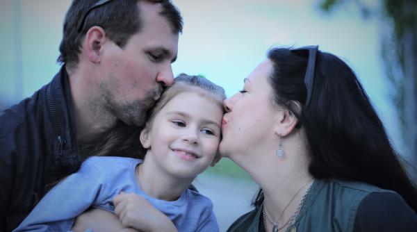 Cum să devii asistent maternal: Acte necesare, cât durează cursul, care e salariul