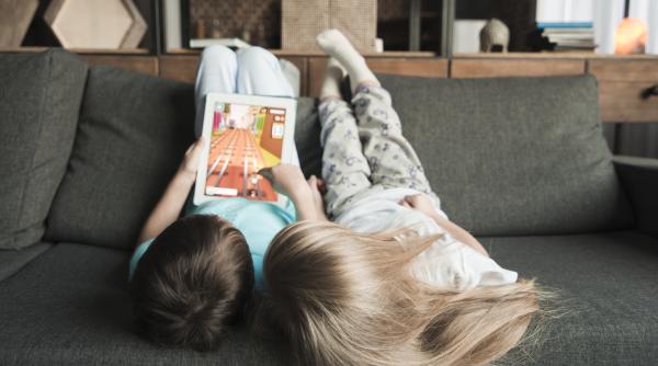 De ce copiii de azi nu și-au dezvoltat mușchiul răbdării? Urania Cremene: „Ce se întâmplă în creierul lor este haos dacă fac asta”