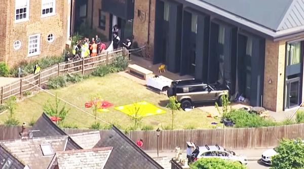 Imaginile zilei vin din Wimbledon -> Părinți în lacrimi la porțile școlii unde un Land Rover a intrat într-un grup de copii: „O scenă îngrozitoare” / FOTO+VIDEO
