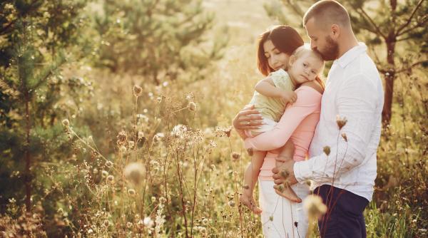 STUDIU: Orele de somn și crizele de furie, principalele obstacole pentru excursiile cu copiii mici, spun părinții