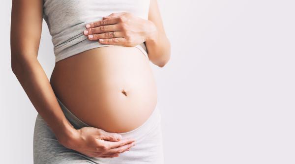 „Gemenele mele se ucideau între ele în burtică. Au fost salvate printr-un miracol”. Povestea emoționantă a Laurei: „Nu-mi vine să cred că am reușit”