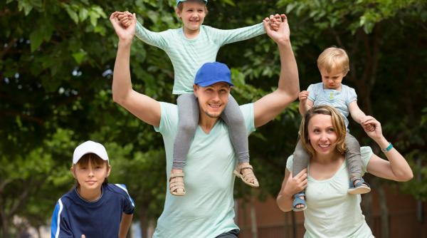 Greșeala pe care NU o fac niciodată părinții care își cresc copii de succes. Expert în parenting: „Pot face mai mult rău decât bine dacă fac asta!”