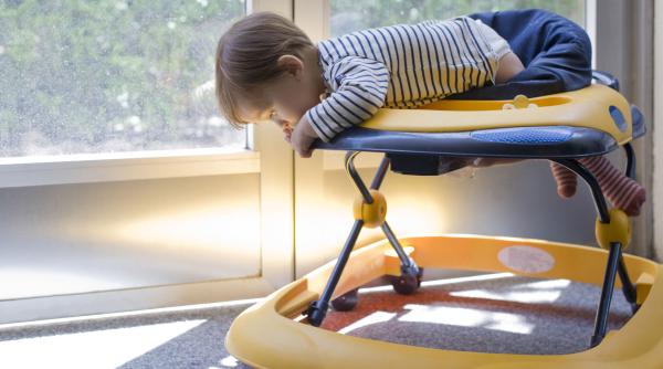 Fals sau adevărat: Premergătorul ajută copiii să învețe să meargă mai repede