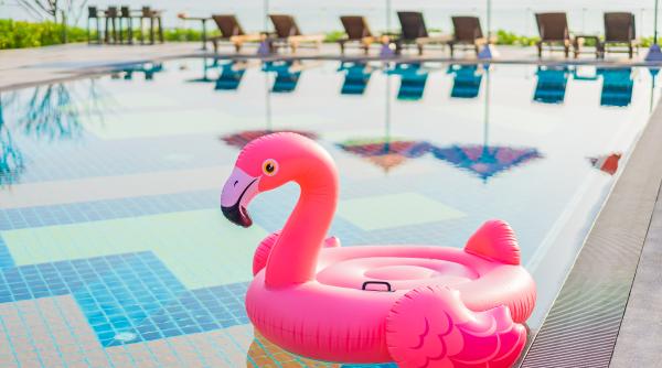 Vacanţa peste hotare s-a încheiat tragic pentru o familie de români: Un băiat de cinci ani s-a stins după ce a căzut în piscina unui resort din Antalya