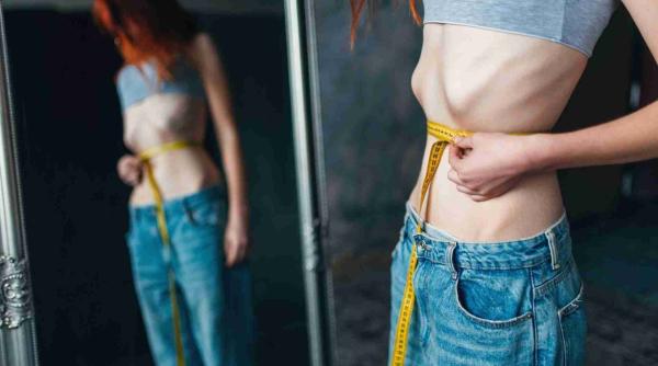 Anorexia nervoasă: Care sunt riscurile pentru adolescenți