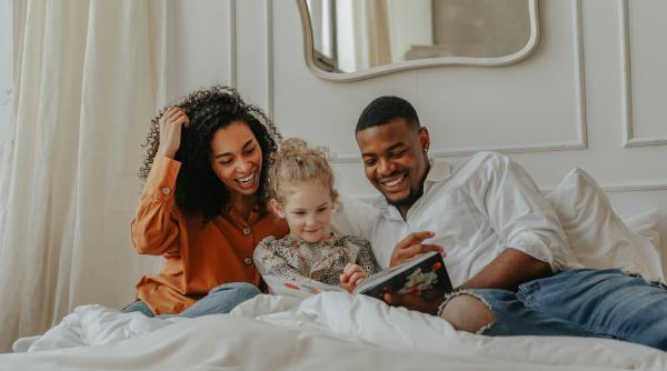 Adopție:  Există o vârstă la care un copil e prea mare pentru a avea o mamă și un tată? Cu siguranță NU