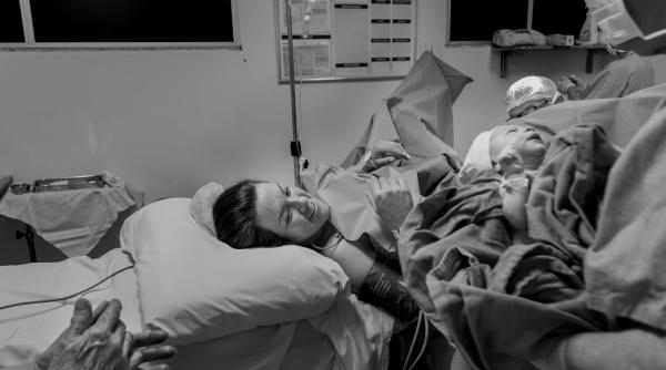 Descoperă cele mai ciudate obiceiuri din lume practicate la nașterea unui copil 