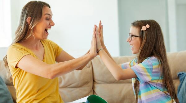 Să-i spui copilului tău că este foarte inteligent NU este o idee bună! Dovedit științific!