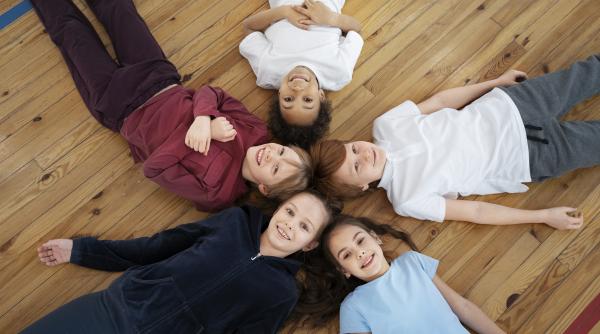 Cum îi afectează pubertatea precoce pe copii? Fenomenul poate avea consecințe psihologice semnificative