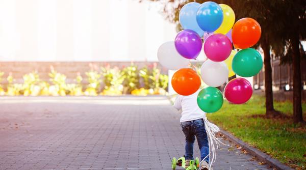 De ce baloanele pot fi foarte periculoase pentru copiii sub 6 ani? Motivele, explicate de un medic pediatru: „Statisticile sunt alarmante!”