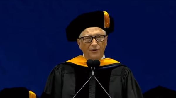 Bill Gates a dezvăluit cele 5 sfaturi pe care și-ar fi dorit să le primească înainte de absolvire: „Voi puteți influența în mod semnificativ lumea în bine!”