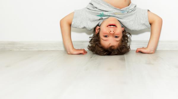 Trebuie să ne lăsăm copiii să facă greșeli! Experții în parenting explică de ce: „Una dintre cele mai valoroase lecții pe care le-o putem oferi ca părinți”