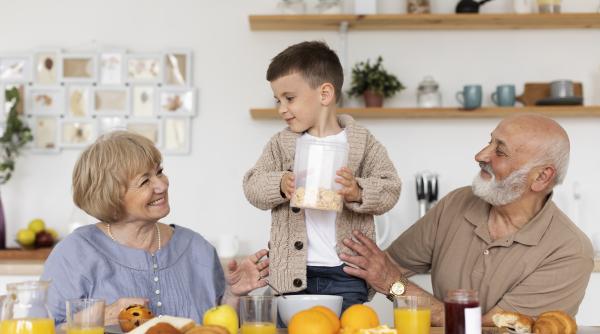 Postarea unei mămici a revoltat părinții: „Plătesc bunicii ca să stea cu copilul meu. Care ar fi un preț corect?”/ „Este inacceptabil!”