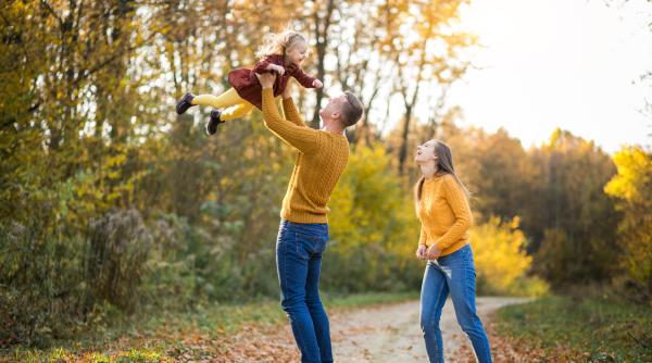 Șapte sfaturi pentru a-ți face copilul să se simtă iubit în fiecare zi: Sunt cele mai eficiente, conform studiilor