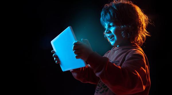 Agresivitate, impulsivitate și iritabilitate: Efectele timpului excesiv pe ecran la copii, potrivit unui studiu