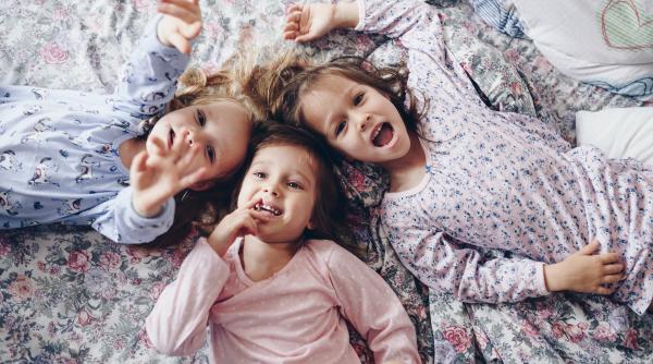 Sfaturi de la un expert pentru ca somnul copilului să nu scape de sub control vara