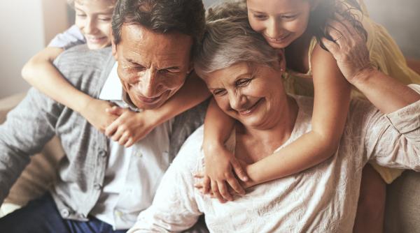 Ce este „sindromul bunicilor sclavi” și cum se poate combate? Psiholog: „Este important să recunoaștem asta!”