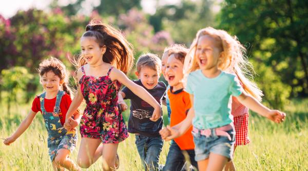 4 reguli pentru creșterea copiilor cu mintea deschisă. Generația de astăzi, viitorul de mâine: „Putem crea un lanț de schimbare pozitivă”