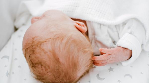 Când ar trebui să tăiați părul bebelușului pentru prima dată?