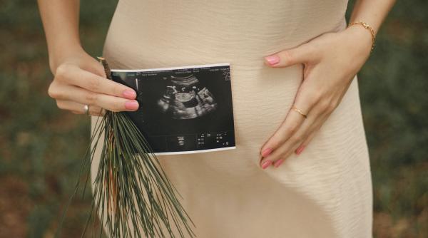 Ce simte fătul dacă mama plânge în timpul sarcinii?
