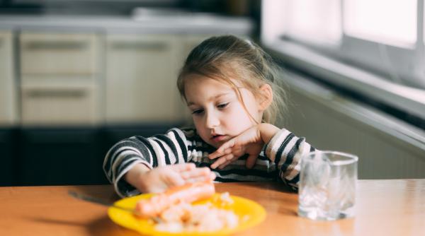 Dacă micuțul tău nu are parte de o cină bună, urmează aceste trucuri: „Neuroștiința le susține!” Sunt probabil cele mai eficiente