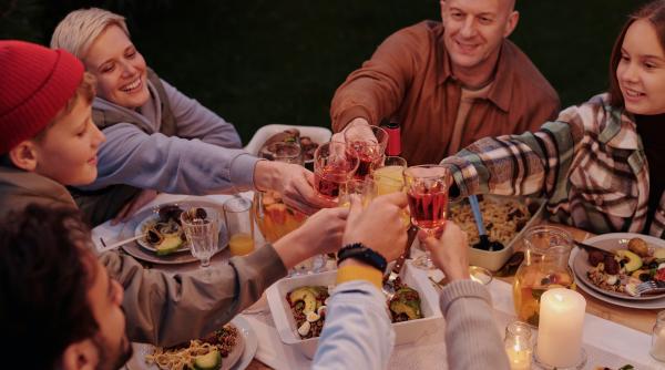 De ce nu ar trebui să bei alcool în fața copiilor tăi