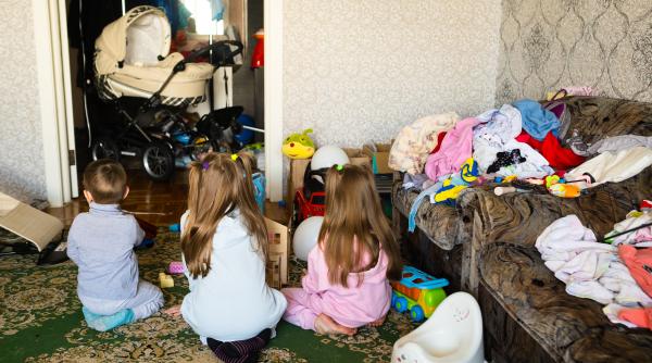 „Magia dezordinii”: O casă dezordonată atunci când ai copii este sinonimă cu fericirea?