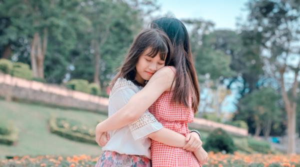 Adolescența feminină: ”Fiica mea este încă prea mică pentru a avea un iubit!”