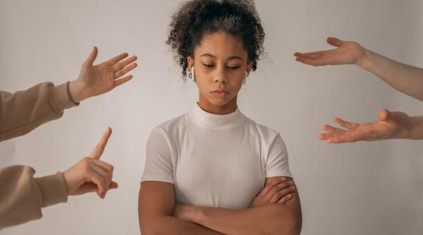 EVITĂ-LE: 4 aspecte care UMILESC copiii și le distrug stima de sine