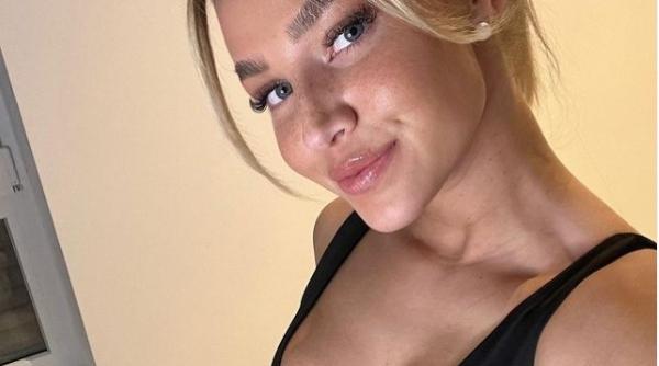 Educatoare criticată pentru hainele pe care le poartă la clasă. Nimeni nu crede că sunt potrivite