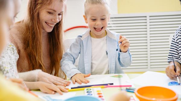 Semnificația desenelor pe care le fac copiii tăi: Cerul, Soarele și Luna