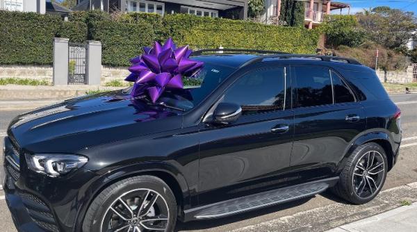 Mercedes de 165.000 de euro, cadoul oferit de părinți copiilor a ”inflamat” internetul