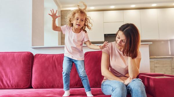 „Ce să fac dacă nu am chef să mă joc cu copilul meu?” Diverse strategii concrete de la specialiști pe care le poți aplica în viața de zi cu zi