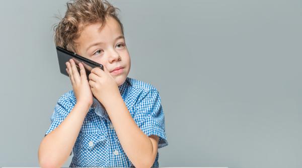 „Mama mea a leșinat!” Robert, de numai 5 ani, a sunat de două ori la salvare să cheme medicii, dar operatorii au crezut că face glume