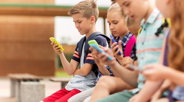 Pot radiațiile de la telefoanele mobile să afecteze copiii? Iată adevărul!