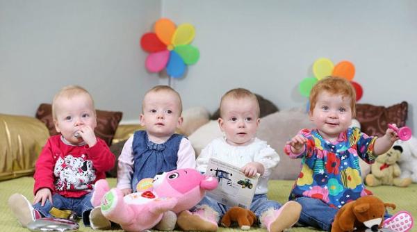 42 de medici au asistat la nașterea lor: Cvadrupleții care au uimit lumea medicală 