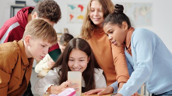  Decalogul pentru „sănătatea digitală” a copiilor și tinerilor