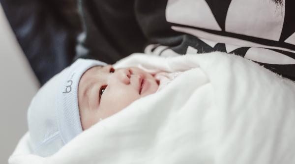 Când încep să vadă nou-născuții? Iată ce văd ei la o lună