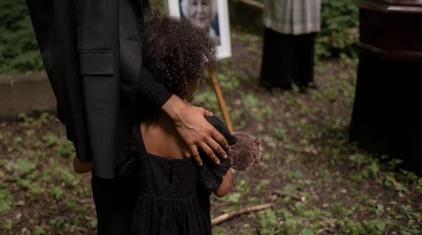 „Fiul meu de 5 ani vorbește mereu despre moarte. Ce să-i spun”: Câteva sfaturi de la un psihiatru pentru copii